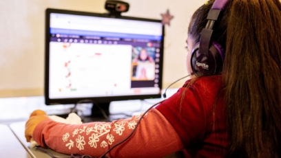 Student engaging with Ignite tutor on the computer